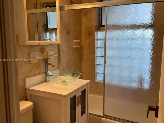 3-bedroom home for rent in Biscayne Park - 985 NE 115th St - MondialRealty