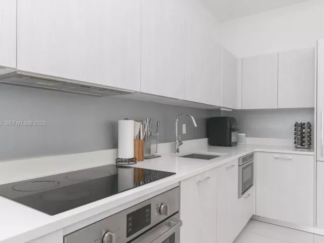 2-bedroom condo for sale in Miami - 501 NE 31st St 307 - MondialRealty