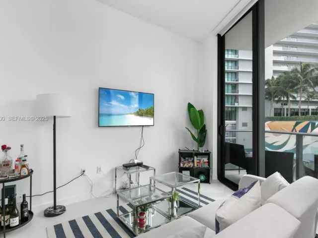 2-bedroom condo for sale in Miami - 501 NE 31st St 307 - MondialRealty