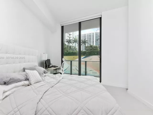 2-bedroom condo for sale in Miami - 501 NE 31st St 307 - MondialRealty