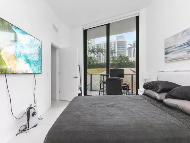 2-bedroom condo for sale in Miami - 501 NE 31st St 307 - MondialRealty