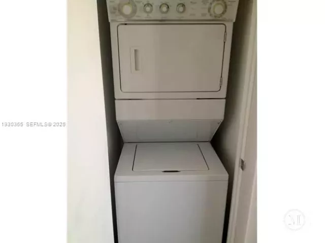 1-bedroom condo for sale in Miami - 50 Biscayne Blvd 4105 - MondialRealty