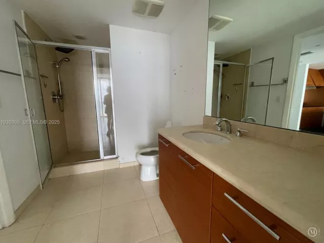 1-bedroom condo for sale in Miami - 50 Biscayne Blvd 4105 - MondialRealty