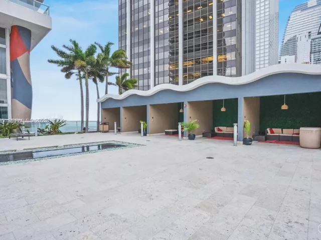 1-bedroom condo for sale in Miami - 50 Biscayne Blvd 4105 - MondialRealty