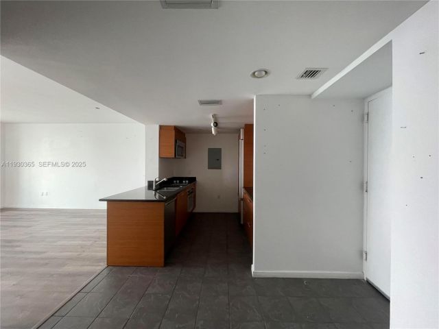 Apartment for sale  Unit #4105 - photo 6897266