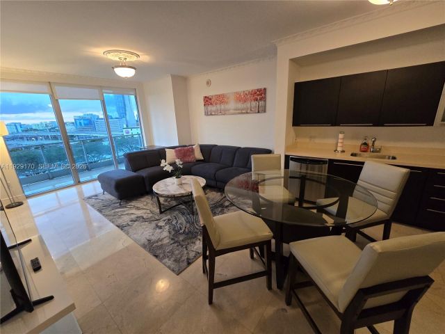 1-bedroom condo for rent in Miami - 90 SW 3rd St 1110 - MondialRealty