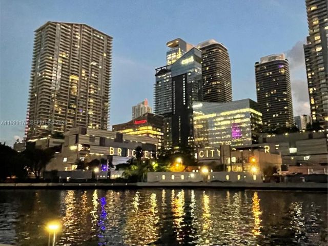 1-bedroom condo for rent in Miami - 90 SW 3rd St 1110 - MondialRealty