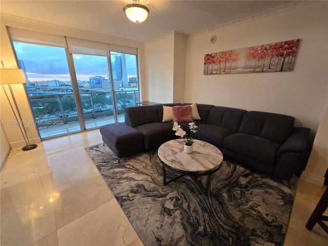 1-bedroom condo for rent in Miami - 90 SW 3rd St 1110 - MondialRealty