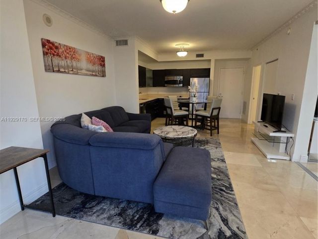 1-bedroom condo for rent in Miami - 90 SW 3rd St 1110 - MondialRealty