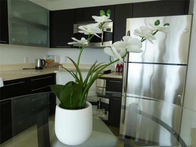 1-bedroom condo for rent in Miami - 90 SW 3rd St 1110 - MondialRealty