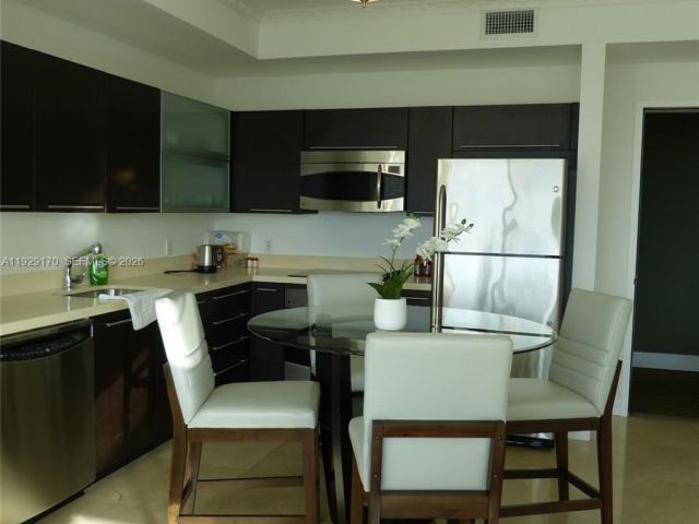 1-bedroom condo for rent in Miami - 90 SW 3rd St 1110 - MondialRealty
