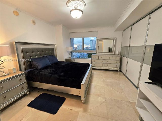 1-bedroom condo for rent in Miami - 90 SW 3rd St 1110 - MondialRealty