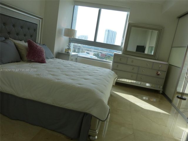 1-bedroom condo for rent in Miami - 90 SW 3rd St 1110 - MondialRealty