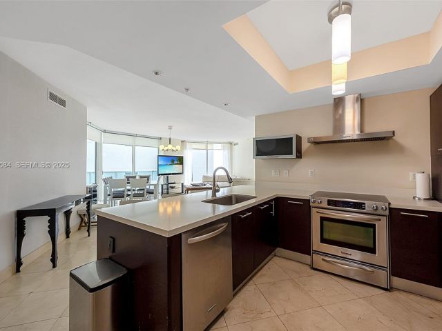 Apartment for sale  Unit #1-1006 - photo 6900552