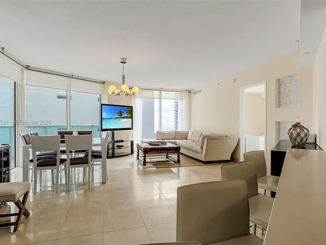 Apartment for sale  Unit #1-1006 - photo 6900554