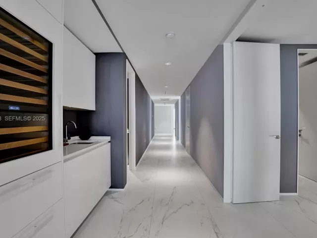 4-bedroom condo for sale in Miami - 1000 Biscayne Blvd 3902 - MondialRealty