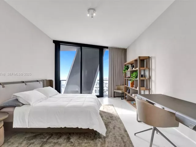 4-bedroom condo for sale in Miami - 1000 Biscayne Blvd 3902 - MondialRealty