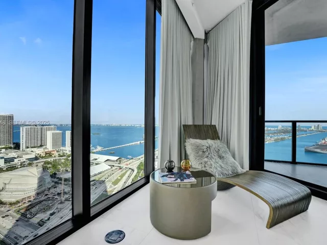 4-bedroom condo for sale in Miami - 1000 Biscayne Blvd 3902 - MondialRealty