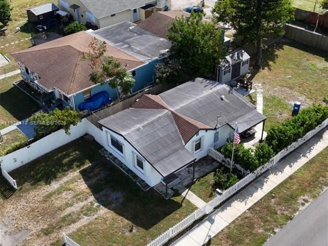 2-bedroom home for sale in Hollywood - 2444 Roosevelt St - MondialRealty