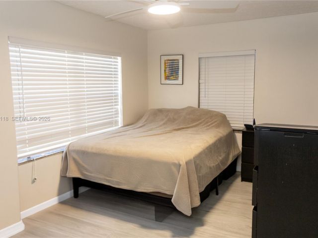 2-bedroom home for sale in Hollywood - 2444 Roosevelt St - MondialRealty