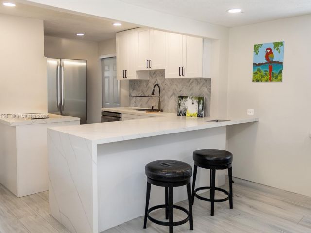 2-bedroom home for sale in Hollywood - 2444 Roosevelt St - MondialRealty