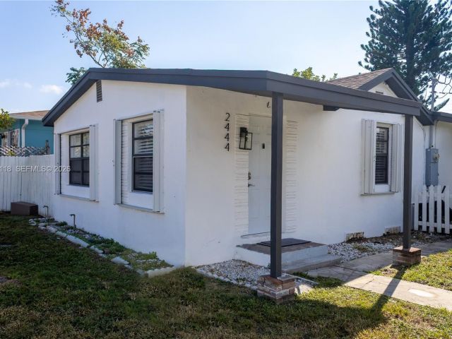 2-bedroom home for sale in Hollywood - 2444 Roosevelt St - MondialRealty