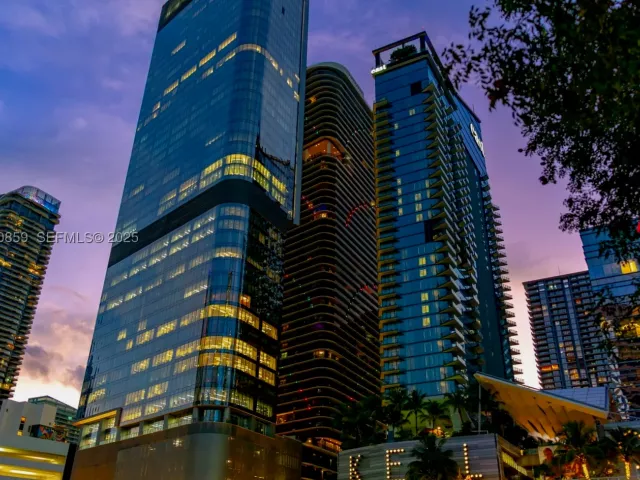 2-bedroom condo for sale in Miami - 801 S Miami Ave 1805 - MondialRealty