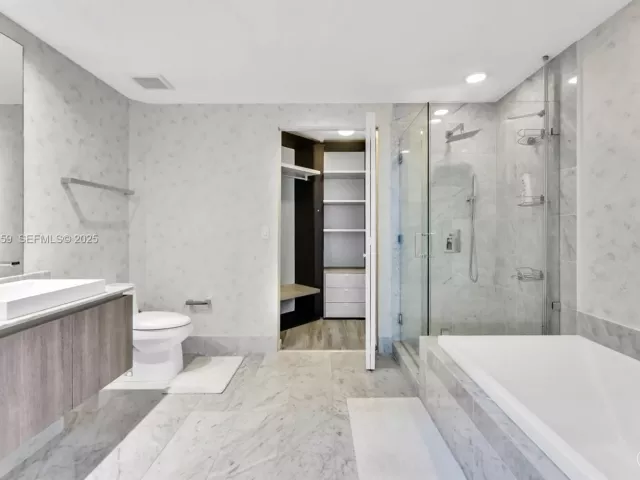 2-bedroom condo for sale in Miami - 801 S Miami Ave 1805 - MondialRealty