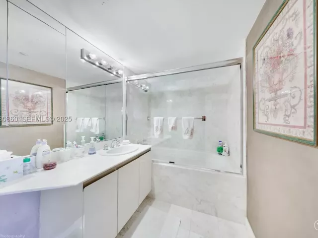 3-bedroom condo for sale in Aventura - 2600 Island Blvd 703 - MondialRealty