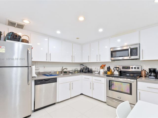 Apartment for rent  Unit #20V - photo 6898684