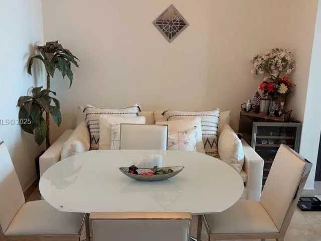 1-bedroom condo for rent in Miami - 900 Biscayne Blvd 3704 - MondialRealty