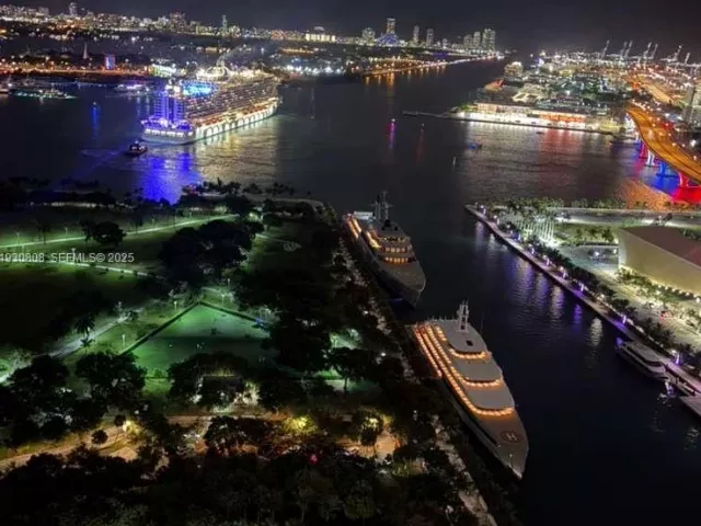 1-bedroom condo for rent in Miami - 900 Biscayne Blvd 3704 - MondialRealty