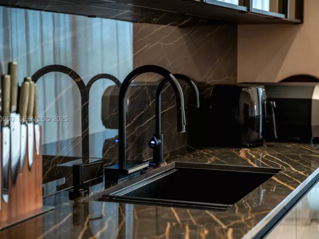 3-bedroom condo for sale in Bal Harbour - 10101 Collins Ave 4A - MondialRealty