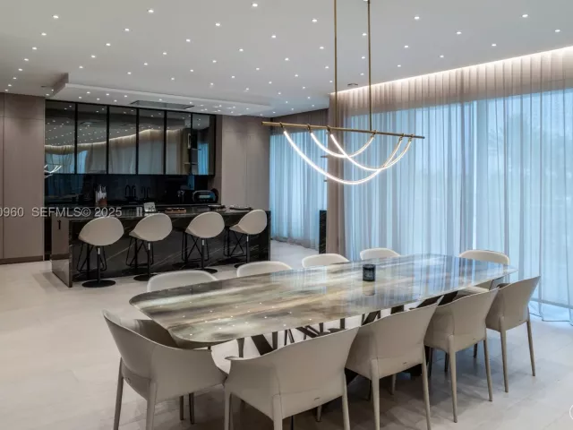 3-bedroom condo for sale in Bal Harbour - 10101 Collins Ave 4A - MondialRealty