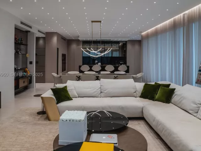 3-bedroom condo for sale in Bal Harbour - 10101 Collins Ave 4A - MondialRealty