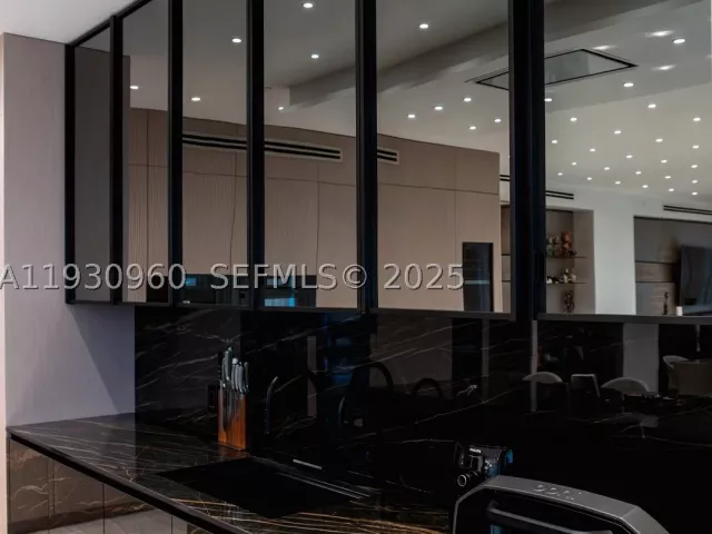 3-bedroom condo for sale in Bal Harbour - 10101 Collins Ave 4A - MondialRealty