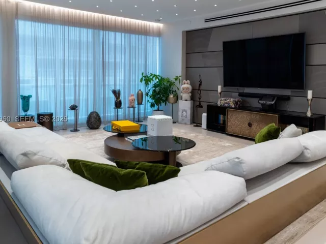 3-bedroom condo for sale in Bal Harbour - 10101 Collins Ave 4A - MondialRealty