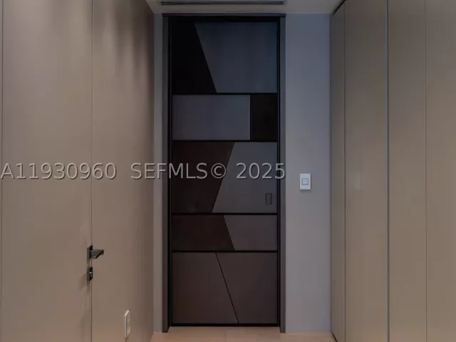 3-bedroom condo for sale in Bal Harbour - 10101 Collins Ave 4A - MondialRealty