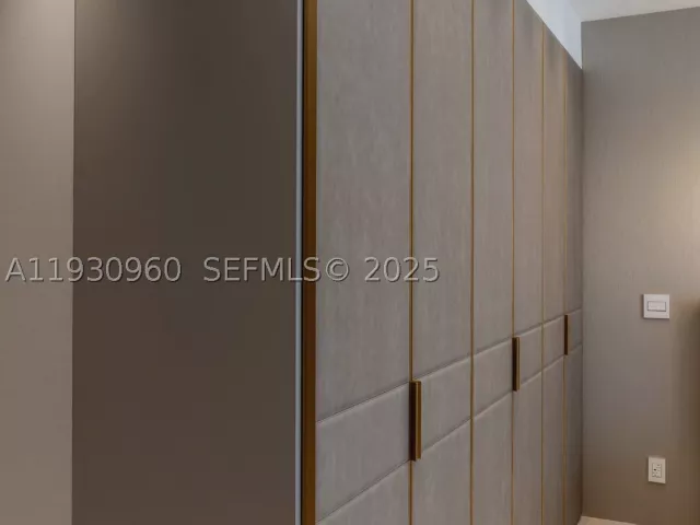 3-bedroom condo for sale in Bal Harbour - 10101 Collins Ave 4A - MondialRealty