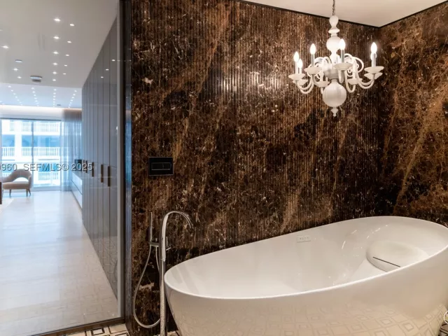 3-bedroom condo for sale in Bal Harbour - 10101 Collins Ave 4A - MondialRealty