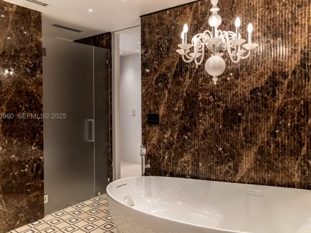 3-bedroom condo for sale in Bal Harbour - 10101 Collins Ave 4A - MondialRealty