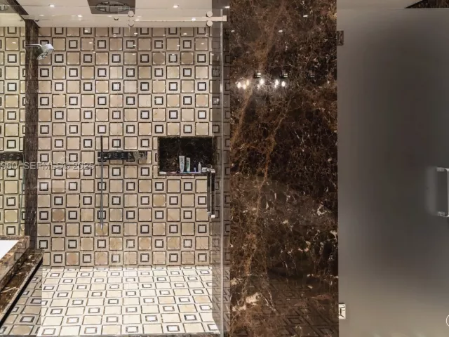 3-bedroom condo for sale in Bal Harbour - 10101 Collins Ave 4A - MondialRealty