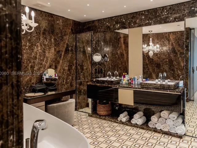 3-bedroom condo for sale in Bal Harbour - 10101 Collins Ave 4A - MondialRealty