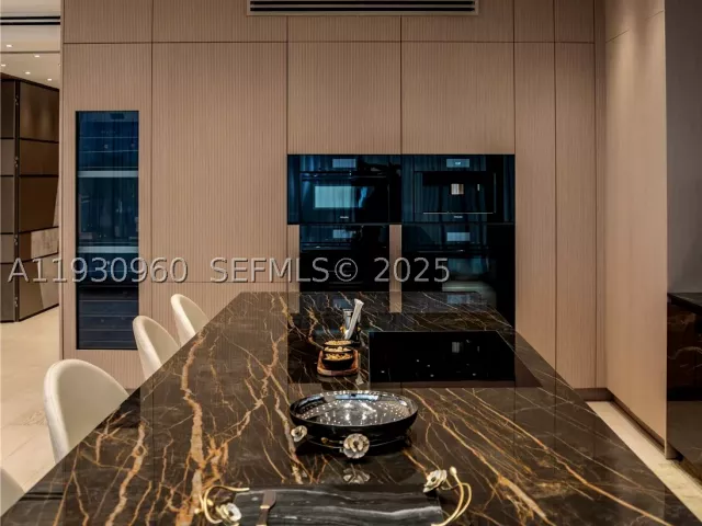 3-bedroom condo for sale in Bal Harbour - 10101 Collins Ave 4A - MondialRealty