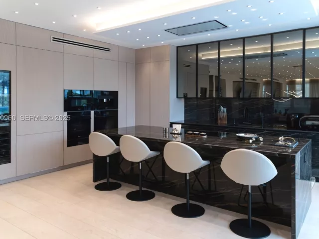 3-bedroom condo for sale in Bal Harbour - 10101 Collins Ave 4A - MondialRealty