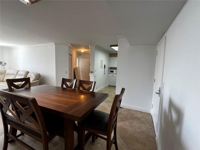 2-bedroom condo for sale in Aventura - 3400 NE 192nd St 2102 - MondialRealty