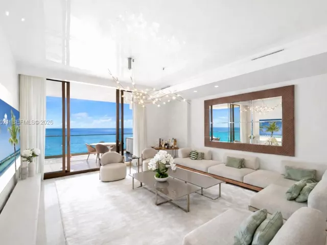 4-bedroom condo for sale in Sunny Isles Beach - 17901 Collins Ave 1002 - MondialRealty