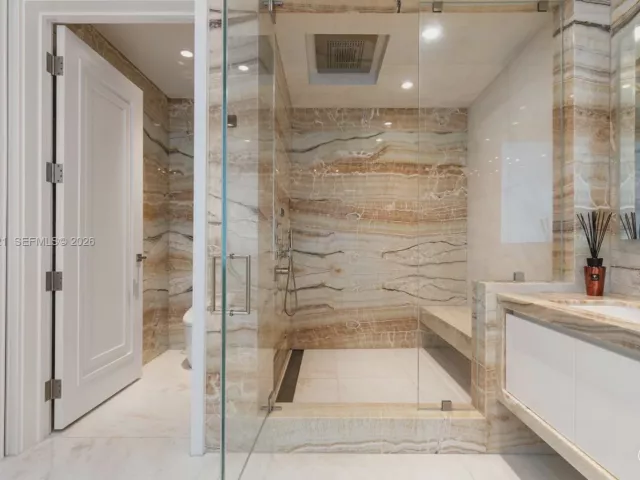 4-bedroom condo for sale in Sunny Isles Beach - 17901 Collins Ave 1002 - MondialRealty