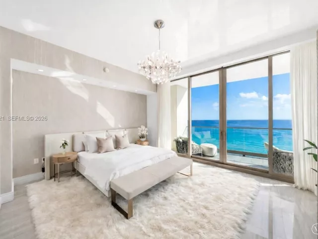 4-bedroom condo for sale in Sunny Isles Beach - 17901 Collins Ave 1002 - MondialRealty