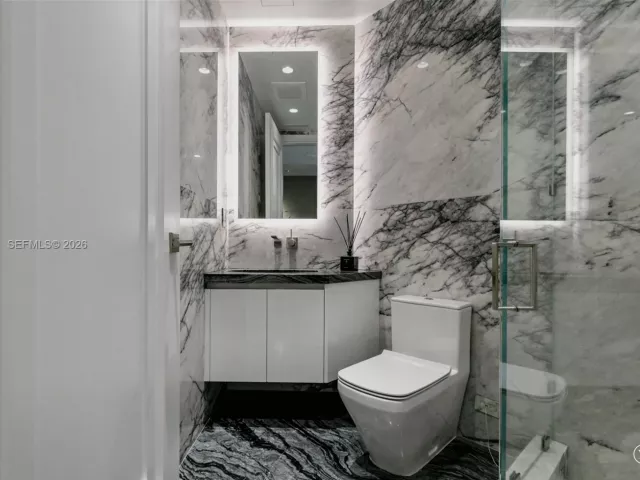 4-bedroom condo for sale in Sunny Isles Beach - 17901 Collins Ave 1002 - MondialRealty